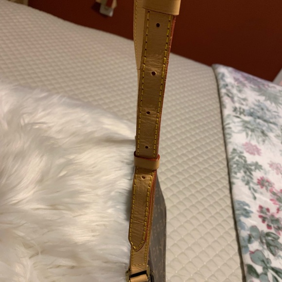 Elegant Brown Designer Look Shoulder Bag - Picture 3 of 6